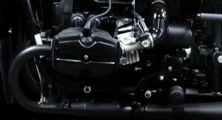 Ural Dark Force, motor terminado en color negro