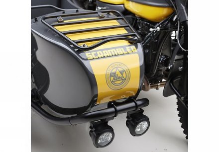 mOTO URAL SCRAMBLER, DETALLE luces antiniebla y portaquipajes delantero