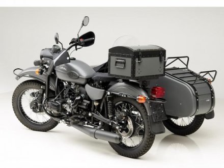 Conjunto moto y sidecar Ural Hybrid con baul