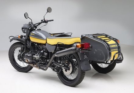 moto URAL SCRAMBLER,detalle colas de escape