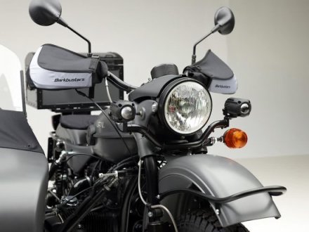URAL HYBRID 2014 detalle luces antinieblas y manoplas