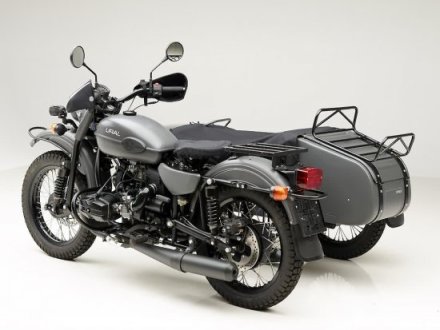 Conjunto moto y sidecar Ural Hybrid sin baul