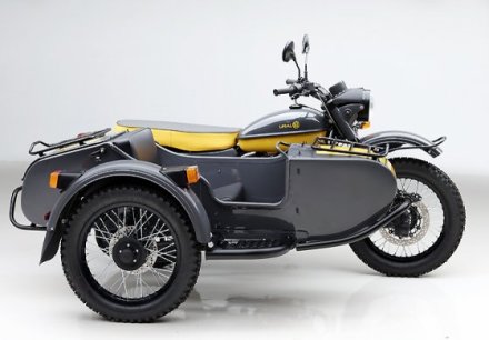 moto URAL SCRAMBLER vista del perfil