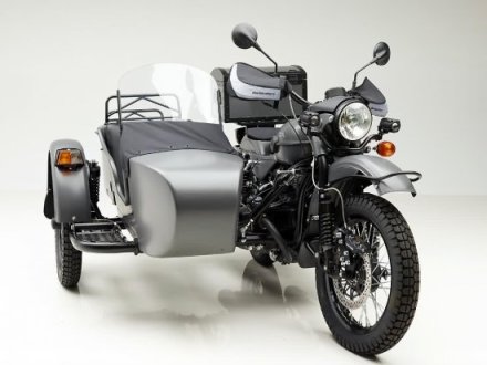 Frente Ural Hybrid con baul, luces antinieblas y manoplas